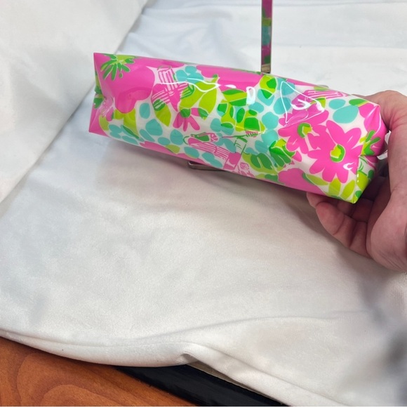Lilly Pulitzer - Estée Lauder Pink and Green Cosmetic Bag Vibrant Floral Design - Picture 4 of 5